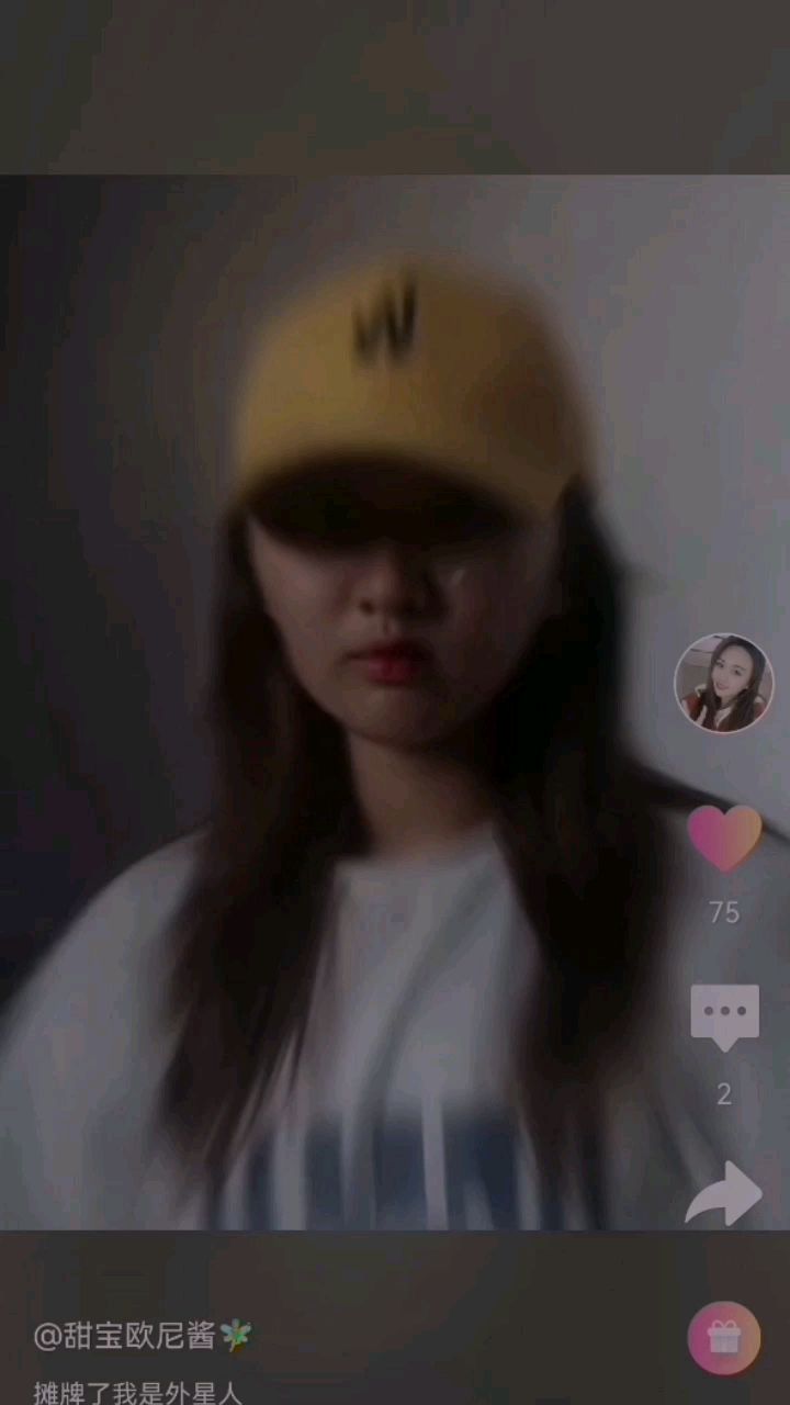 @花椒热点 化身奥特曼不是一般的荒谬#花椒星闻 #星闻揭秘 
    奥特曼不知道是什么时候的动画片了，觉得非常的幼稚? 。不过每个小朋友心里可能就是奥特曼打小怪兽的一些奇怪想法，不过也是有些小女生心里也会有这样的想法。一直比较好奇@甜宝欧尼酱?‍♂️ 美女为什么总是把“荒谬”挂嘴边上，原来她就是比较“荒谬”的人? ，究其原因就是她是来自于外太空的，一直都是在伪装自己。
    可能就是顶不住压力了，“荒谬”@甜宝欧尼酱?‍♂️ 美女不得不承认她是来自于外太空的奥特曼，直接来了个大变身来解释她为什么如此的
