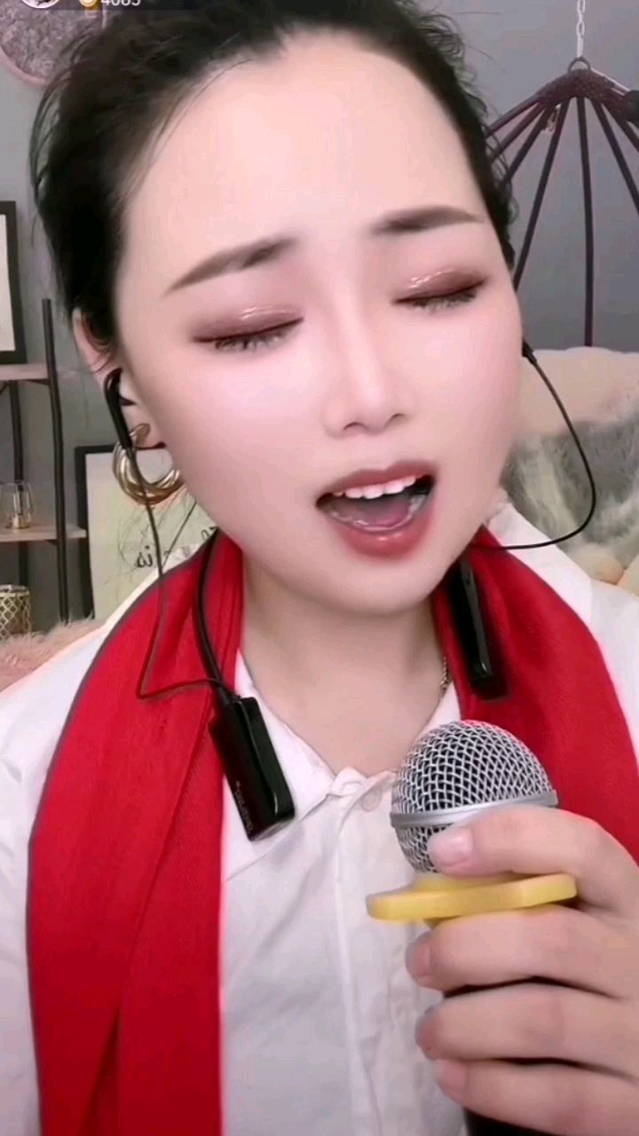 @花椒热点 如果可能请让她回来～薇薇一笑醉倾城#花椒星闻 #花椒好声音 
    也许看到这样的标题会感觉到非常的奇怪，其实小编也是非常的无语的，不知道为什么会出现“查无此人”的状态。本来听歌听的很好的，听完一首歌有点意犹未尽，主播也是准备唱第二首歌，结果突然间下播了，不知道为什么。等再次查看时“用户不存在”?。真的是非常的遗憾了，是位新人主播唱歌非常的专业也是非常好听。
    #薇薇一笑 醉倾城美女不是微微一笑醉倾城了，是一首伤感的歌曲过后直接直播间“蒸发”了再也找不到了。若是可能请让她回来～薇薇一笑