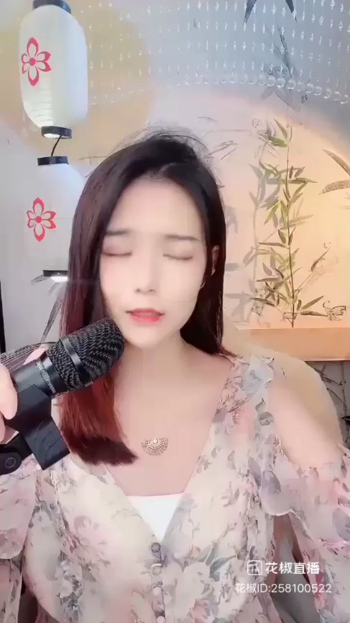 #花椒星闻 #花椒热点 #节目快讯 没想到古筝老师@媞媞灬? 的歌是那么动听，一首#没那么简单 深深拨动了我的心弦，她参加了今天晚上正在直播的#3.8女神节 胜利女神活动，她是第一位选手，喜欢她的粉丝快去支持她吧！