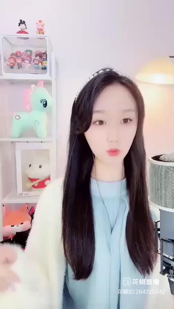 #花椒星闻 #花椒热点 #节目快讯 #初春穿搭大赏 重庆渝中小仙女@兔斯基?coco 是笔者心目中的女神，她温柔善良，说话轻声慢语，特别的好听，而且幽默风趣，在这#3.8女神节 之季，向@兔斯基?coco 这位长发飘飘、颜值巅峰的女神致敬，#我来人间一趟 这首歌，她唱的特别好听，我特别喜欢“我来人间一趟本想光芒万丈，谁知世人模样只为碎银几两”这两句，献给所有喜欢她的粉丝们，她是位非常优秀又敬业的极品音乐达人！#新人报道请多关照 她每天的直播时间为下午16点和晚上22点，喜欢她就去她的直播间听歌吧！
#我来